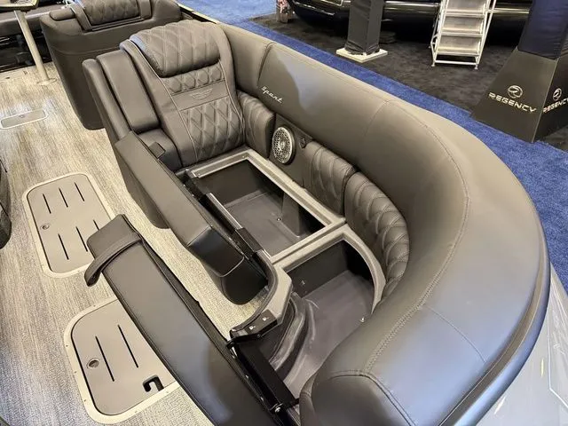 Slide: The Image of Bennington QX Swingback 27 QXSBWAT2 Tritoon 2026 - 10