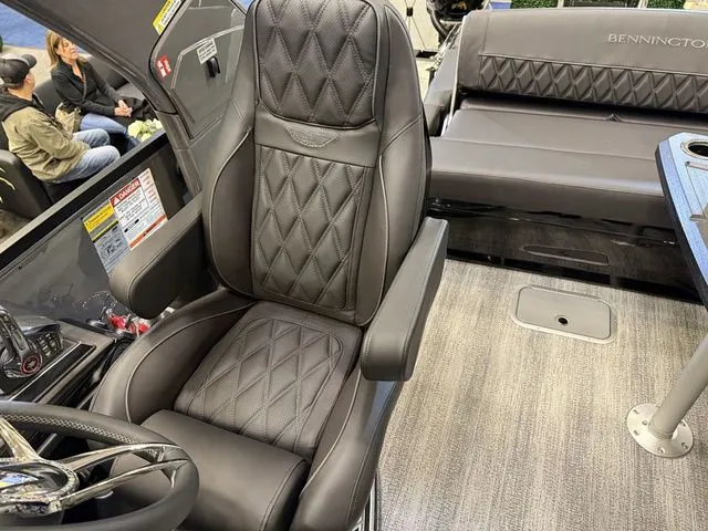 Slide: The Image of Bennington QX Swingback 27 QXSBWAT2 Tritoon 2026 - 15