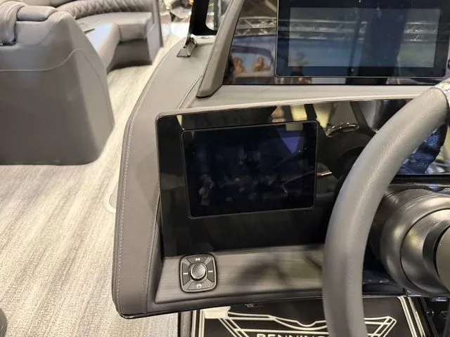 Slide: The Image of Bennington QX Swingback 27 QXSBWAT2 Tritoon 2026 - 18