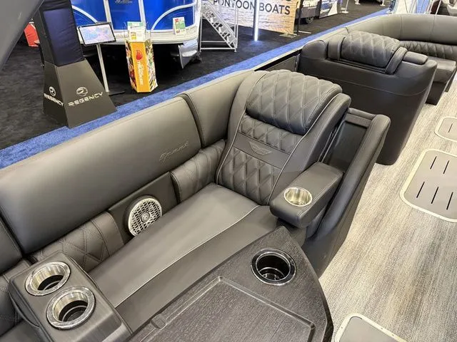 Slide: The Image of Bennington QX Swingback 27 QXSBWAT2 Tritoon 2026 - 22