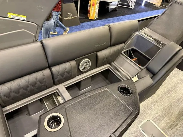 Slide: The Image of Bennington QX Swingback 27 QXSBWAT2 Tritoon 2026 - 23