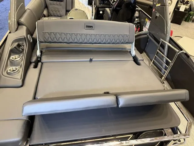 Slide: The Image of Bennington QX Swingback 27 QXSBWAT2 Tritoon 2026 - 27