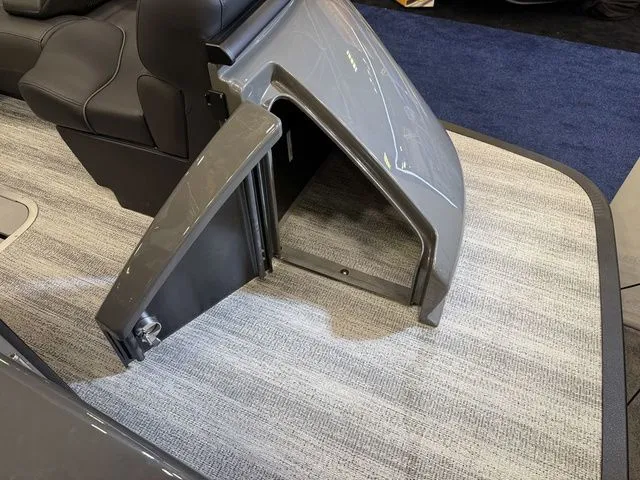 Slide: The Image of Bennington QX Swingback 27 QXSBWAT2 Tritoon 2026 - 5