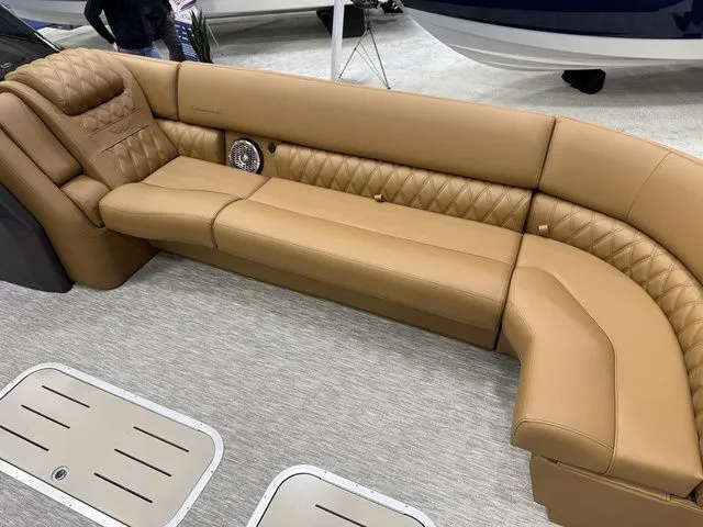 Slide: The Image of Bennington QX Quad Bench 30 QXFBWAX2 2026 - 11