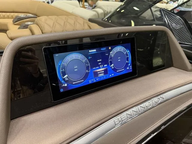 Slide: The Image of Bennington QX Quad Bench 30 QXFBWAX2 2026 - 25