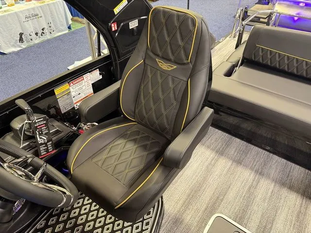 Slide: The Image of Bennington QX Swingback 25 QXSBA Tritoon 2026 - 19