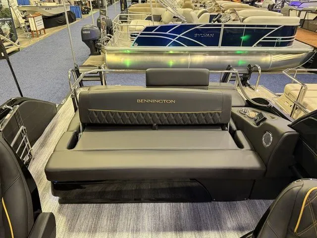 Slide: The Image of Bennington QX Swingback 25 QXSBA Tritoon 2026 - 24