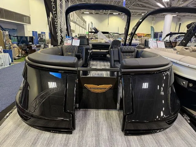 Slide: The Image of Bennington QX Swingback 25 QXSBA Tritoon 2026 - 4
