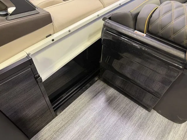 Slide: The Image of Bennington QX Swingback 25 QXSBA Tritoon 2026 - 16