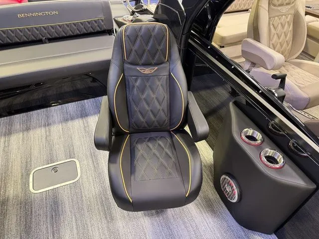 Slide: The Image of Bennington QX Swingback 25 QXSBA Tritoon 2026 - 17