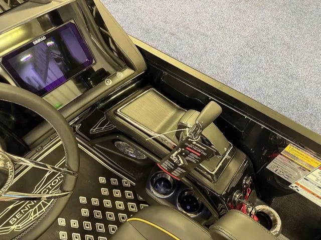 Slide: The Image of Bennington QX Swingback 25 QXSBA Tritoon 2026 - 23