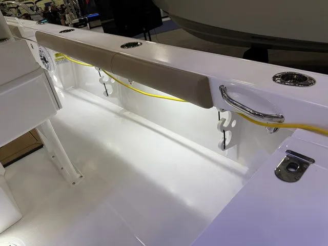 Slide: The Image of Everglades 253 Center Console 2026 - 10