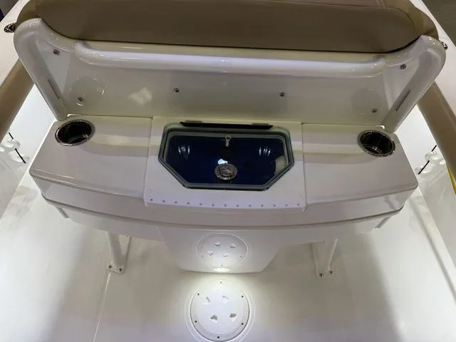 Slide: The Image of Everglades 253 Center Console 2026 - 12