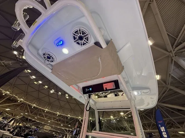 Slide: The Image of Everglades 253 Center Console 2026 - 20