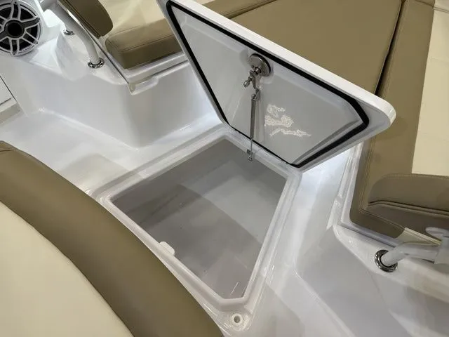 Slide: The Image of Everglades 253 Center Console 2026 - 28