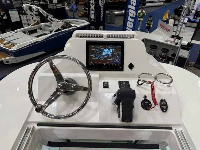 Slide: The Image of Everglades 253 Center Console 2026 - 33