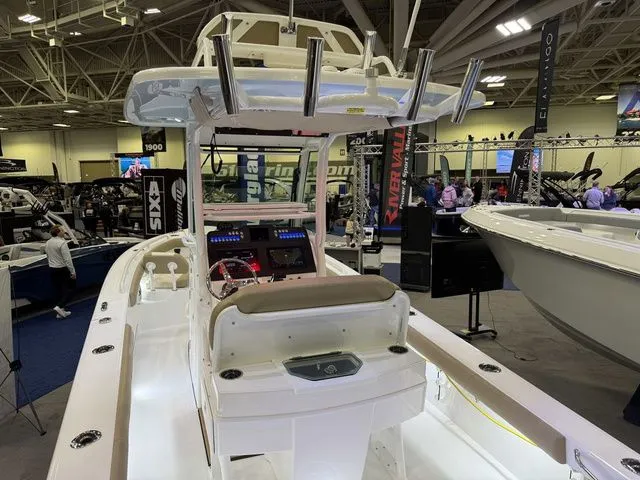 Slide: The Image of Everglades 253 Center Console 2026 - 5