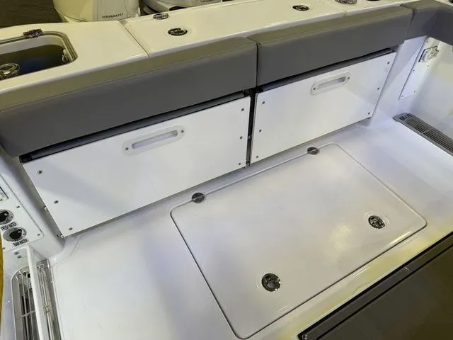 Slide: The Image of Everglades 285 Center Console 2026 - 12