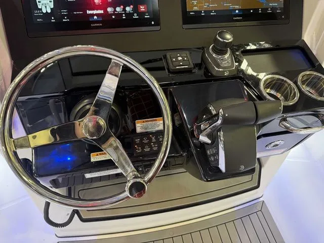 Slide: The Image of Everglades 285 Center Console 2026 - 24