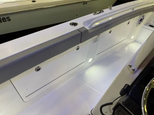 Slide: The Image of Everglades 285 Center Console 2026 - 25