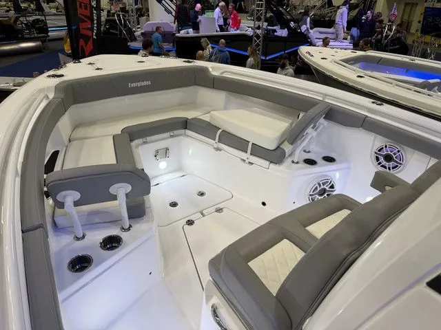 Slide: The Image of Everglades 285 Center Console 2026 - 31