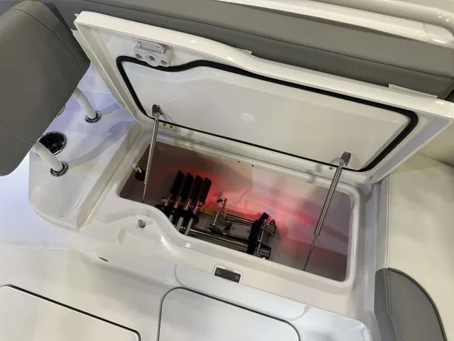 Slide: The Image of Everglades 285 Center Console 2026 - 35