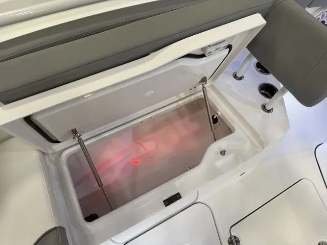 Slide: The Image of Everglades 285 Center Console 2026 - 37