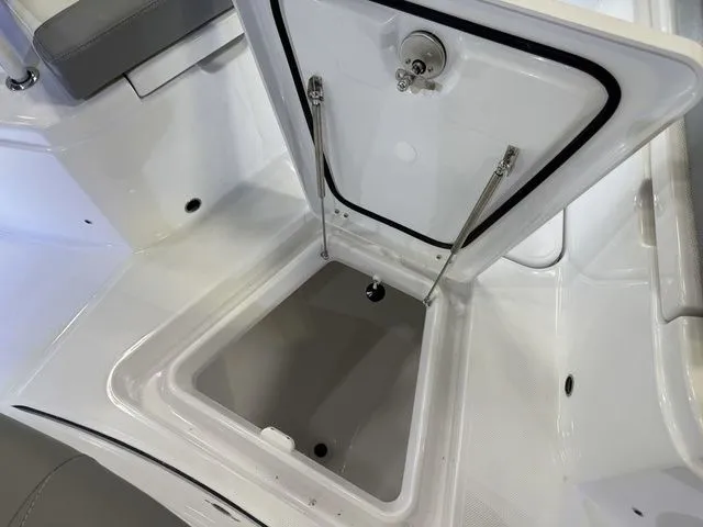 Slide: The Image of Everglades 285 Center Console 2026 - 40