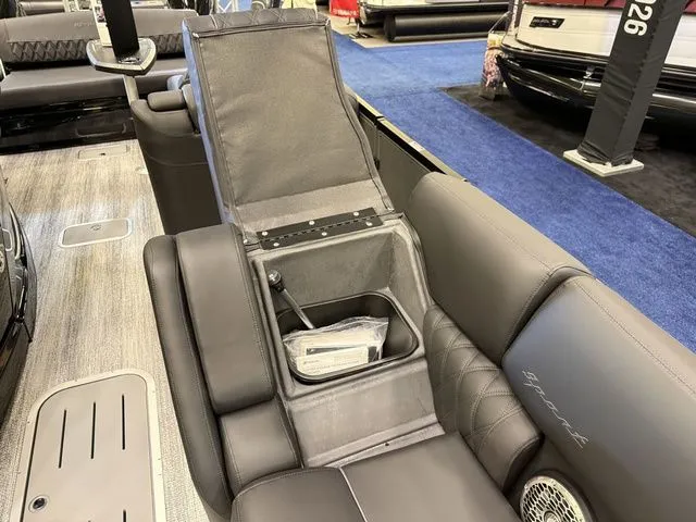 Slide: The Image of Bennington QX Swingback 27 QXSBWAT2 Tritoon 2026 - 11