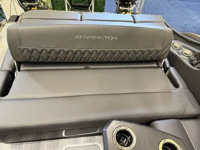 Slide: The Image of Bennington QX Swingback 27 QXSBWAT2 Tritoon 2026 - 24