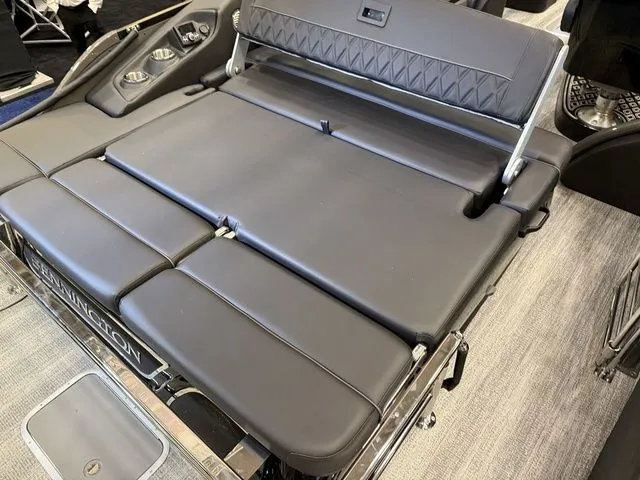 Slide: The Image of Bennington QX Swingback 27 QXSBWAT2 Tritoon 2026 - 26