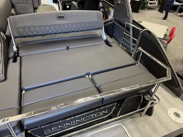 Slide: The Image of Bennington QX Swingback 27 QXSBWAT2 Tritoon 2026 - 28