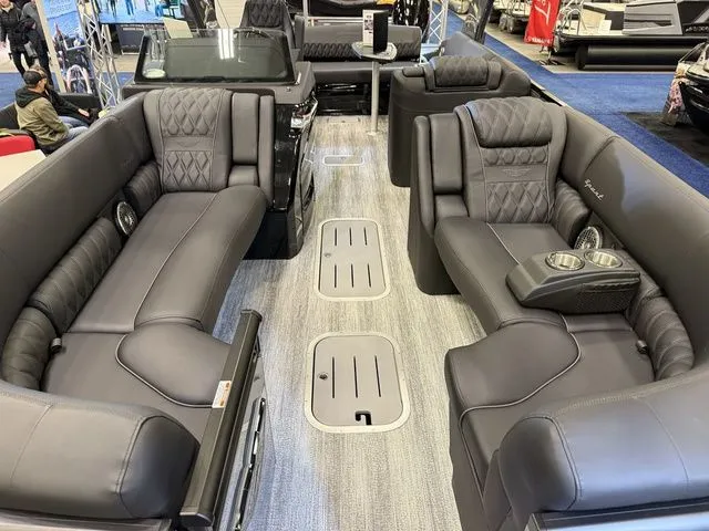 Slide: The Image of Bennington QX Swingback 27 QXSBWAT2 Tritoon 2026 - 6