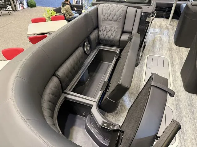 Slide: The Image of Bennington QX Swingback 27 QXSBWAT2 Tritoon 2026 - 8