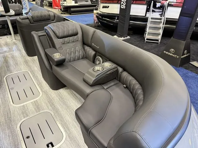 Slide: The Image of Bennington QX Swingback 27 QXSBWAT2 Tritoon 2026 - 9