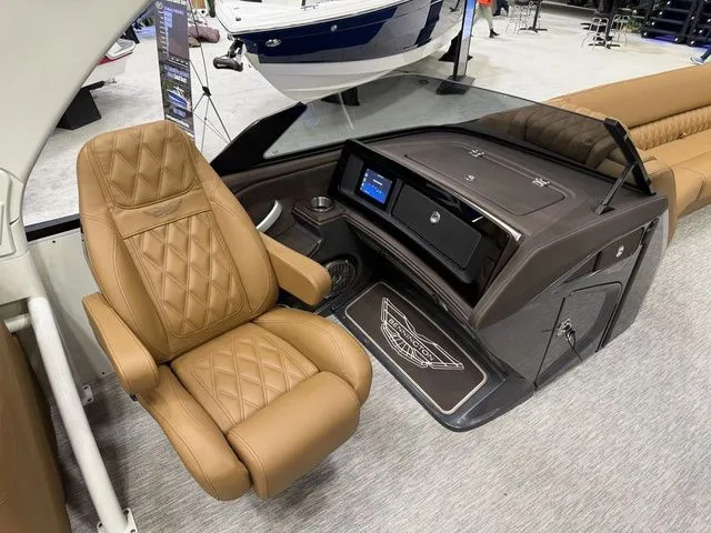 Slide: The Image of Bennington QX Quad Bench 30 QXFBWAX2 2026 - 16