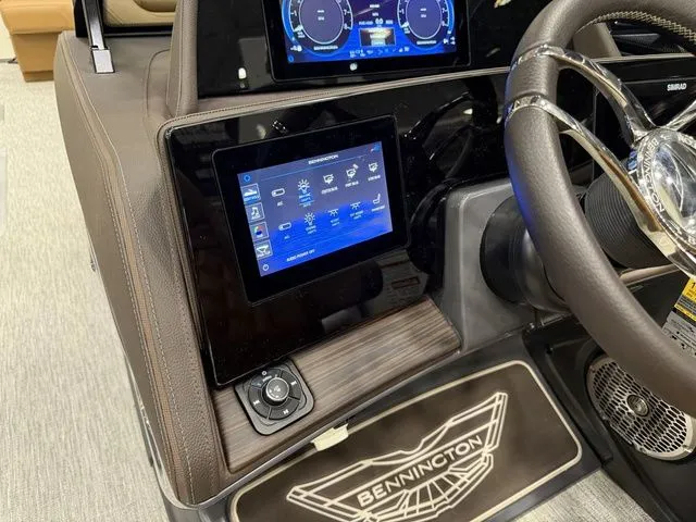 Slide: The Image of Bennington QX Quad Bench 30 QXFBWAX2 2026 - 24