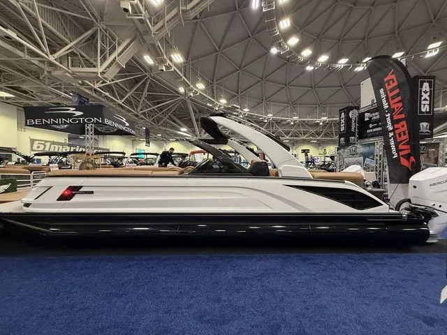 Slide: The Image of Bennington QX Quad Bench 30 QXFBWAX2 2026 - 3