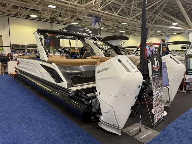 Slide: The Image of Bennington QX Quad Bench 30 QXFBWAX2 2026 - 4