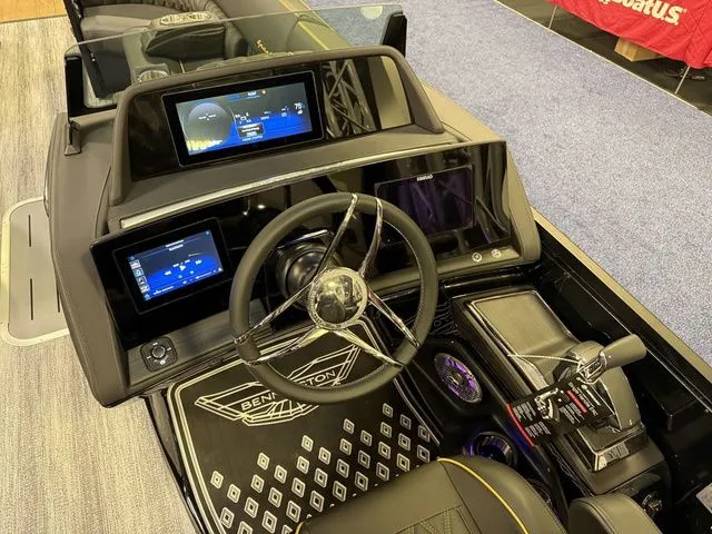 Slide: The Image of Bennington QX Swingback 25 QXSBA Tritoon 2026 - 20