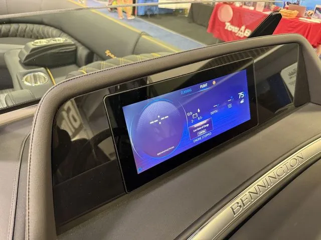 Slide: The Image of Bennington QX Swingback 25 QXSBA Tritoon 2026 - 21