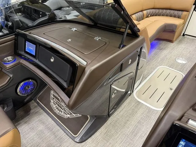 Slide: The Image of Bennington Q Quad Bench 25 QFBWA Tritoon 2026 - 22