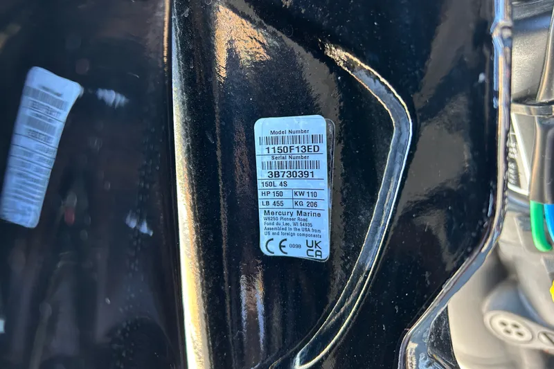 Slide: The Image of Label on a 2026 Sun Tracker Fishin' Barge 22 DLX, displaying model and serial numbers. - 126