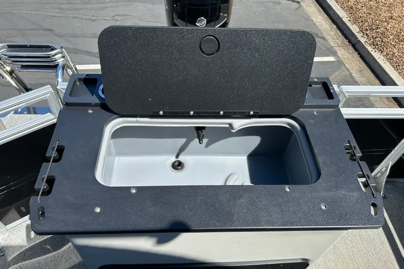 Slide: The Image of Livewell on 2026 Sun Tracker Fishin' Barge 22 DLX pontoon boat, open lid view. - 21