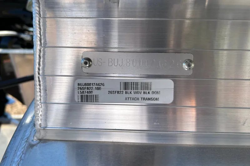 Slide: The Image of 2026 Sun Tracker Fishin' Barge 22 DLX hull identification number plate. - 125