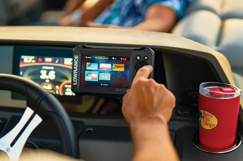 Slide: The Image of Sun Tracker Sportfish 24 XP3 2026 - 12