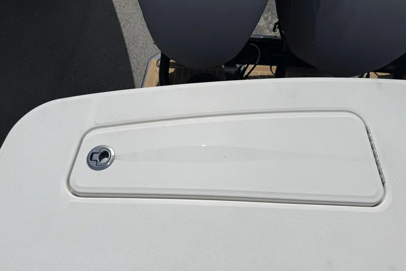 Slide: The Image of Regulator Marine 34SS 2018 - 90