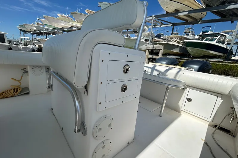 Slide: The Image of 2005 Regulator 26 Forward Seating boat interior with storage and seating. - 15