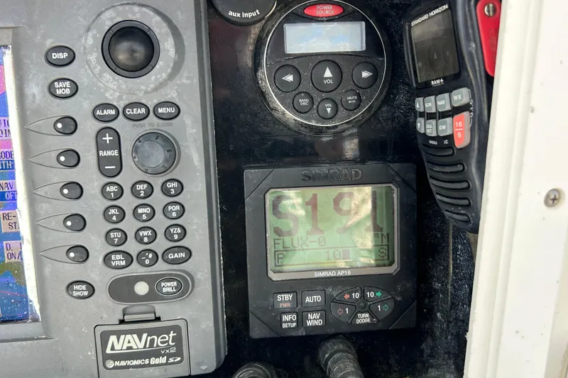 Slide: The Image of Control panel of a 2005 Regulator 26 Forward Seating boat with navigation equipment. - 22