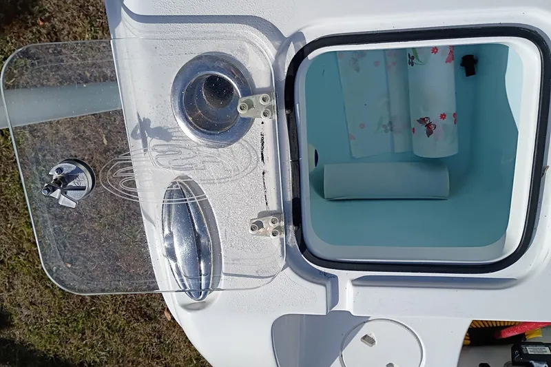 Slide: The Image of 2021 Sea Hunt Gamefish 27 Coffin Box with open storage compartment. - 38